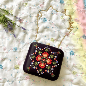 Mumbai Vibes Print Clutch - Black